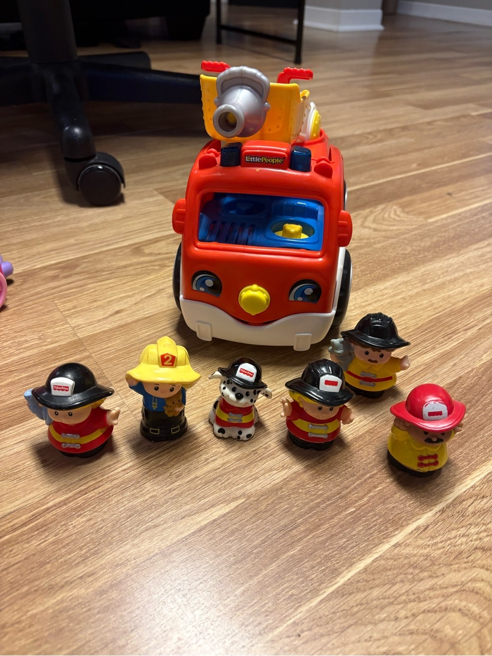 Fisher-Price Little People Red & Yellow Fire Truck with 5 Figurines
